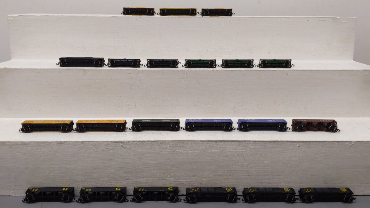 Life Like Assorted N Scale Freight Cars [21] EX/Box