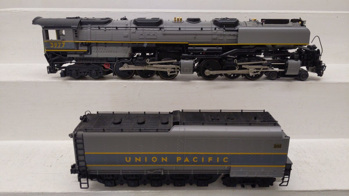 Lionel 6-28099 O Gauge UP 4-6-6-4 Challenger Steam Locomotive & Tender #3977 VG