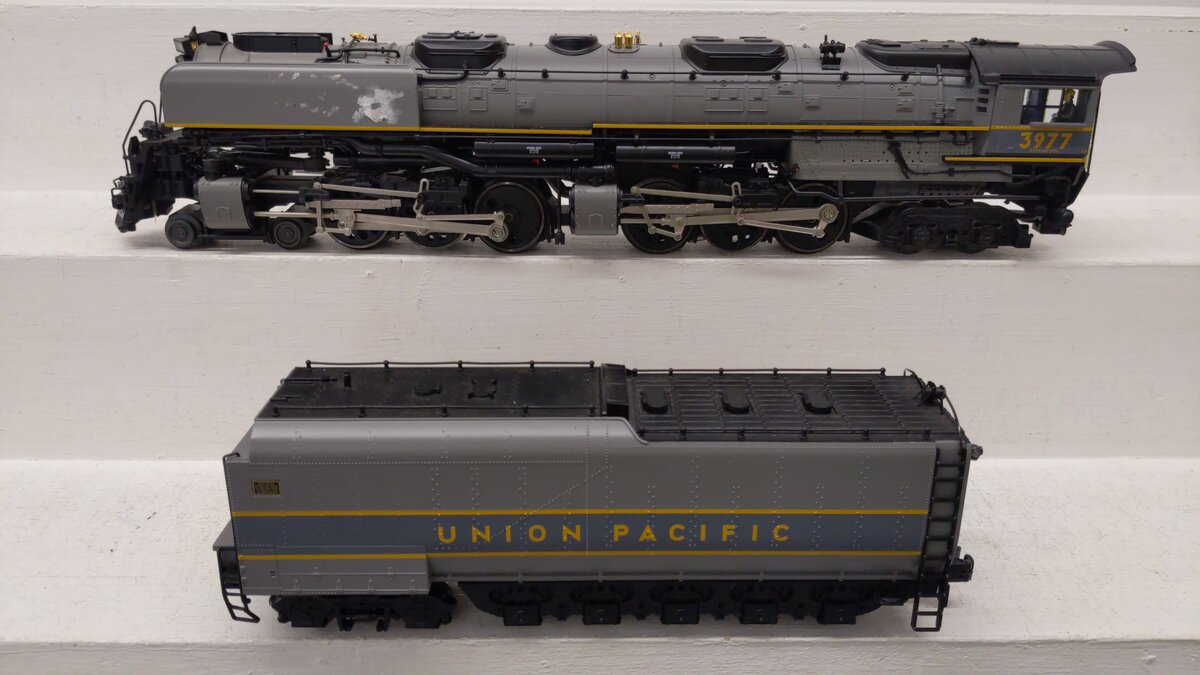 Lionel 6-28099 O Gauge UP 4-6-6-4 Challenger Steam Locomotive & Tender #3977 VG