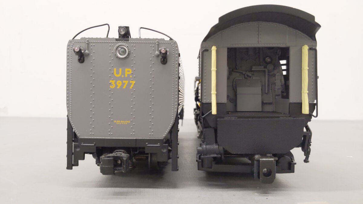 Lionel 6-28099 O Gauge UP 4-6-6-4 Challenger Steam Locomotive & Tender #3977 VG
