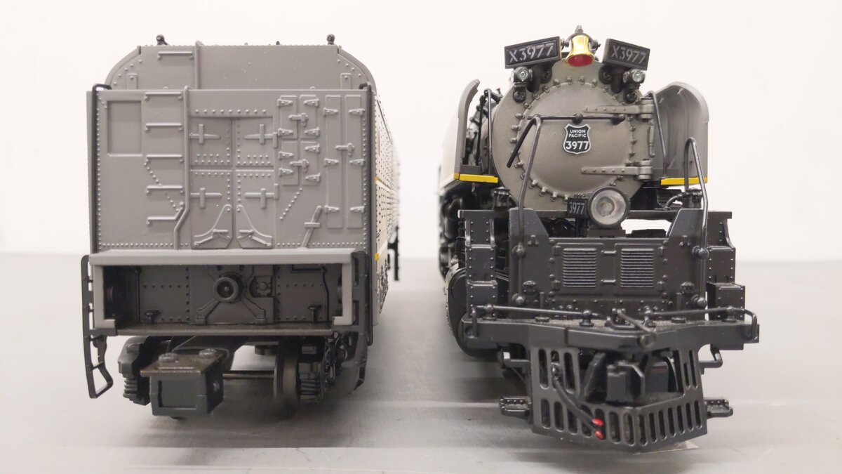 Lionel 6-28099 O Gauge UP 4-6-6-4 Challenger Steam Locomotive & Tender #3977 VG
