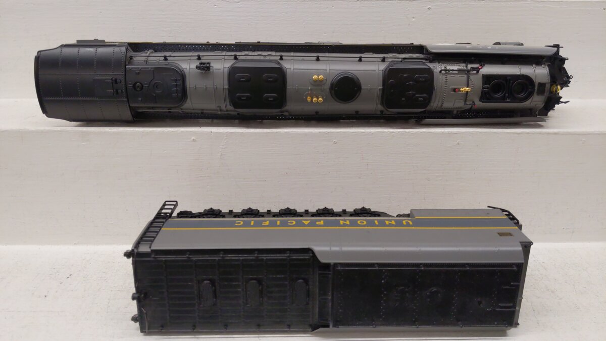 Lionel 6-28099 O Gauge UP 4-6-6-4 Challenger Steam Locomotive & Tender #3977 VG