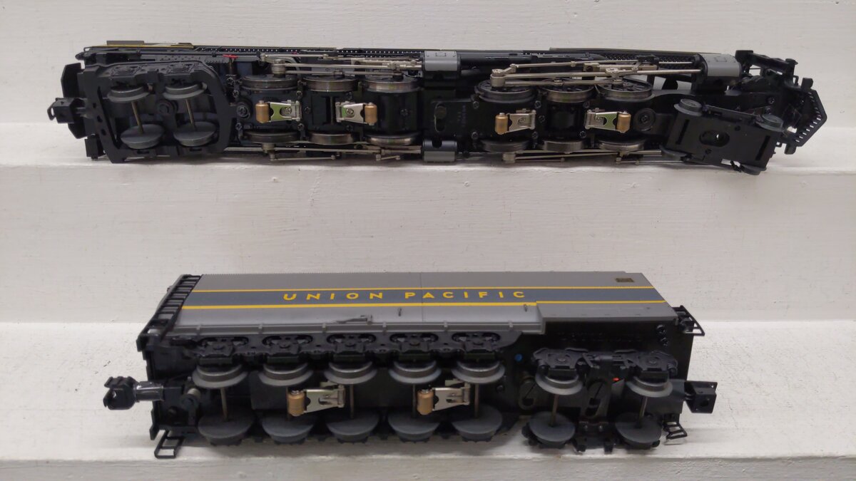 Lionel 6-28099 O Gauge UP 4-6-6-4 Challenger Steam Locomotive & Tender #3977 VG