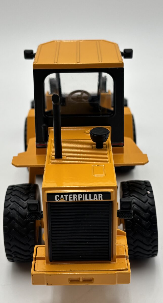 Joal 387 1:25 CAT IT18F Compact Loader LN/Box