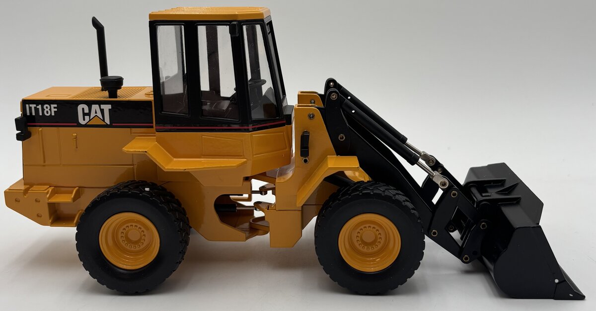 Joal 387 1:25 CAT IT18F Compact Loader LN/Box