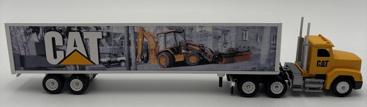 Winross 1:50 Scale Diecast CAT Backhoe 48' Trailer & Semi Tractor LN/Box