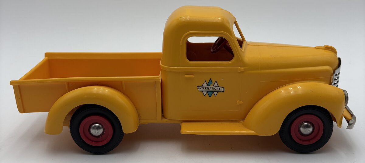 Product Miniature Co. 1940s Yellow International Harventer Promotional Pick-up  EX/Box