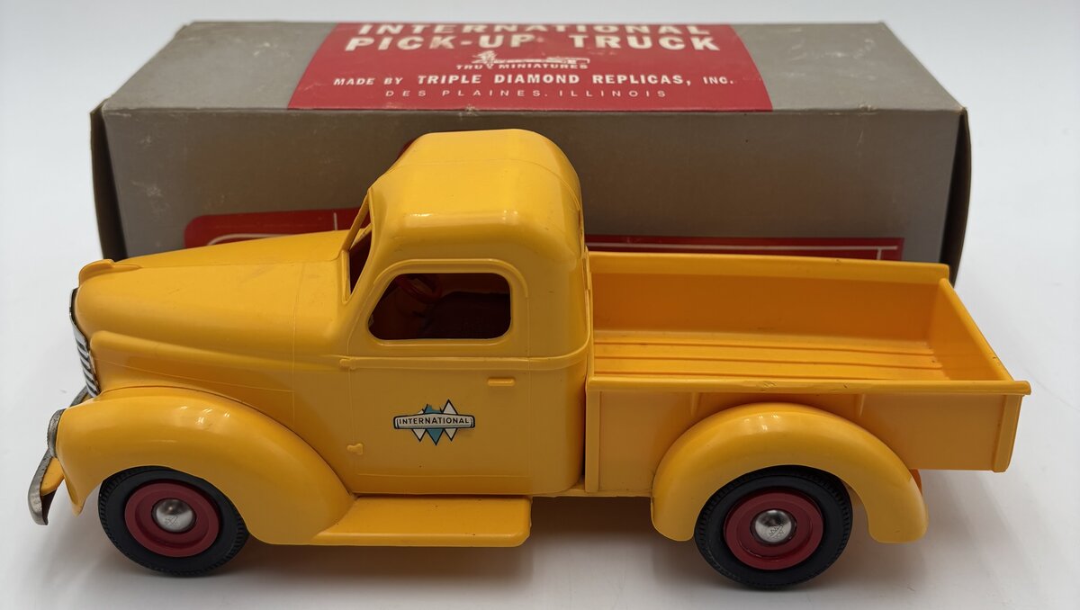 Product Miniature Co. 1940s Yellow International Harventer Promotional Pick-up  EX/Box