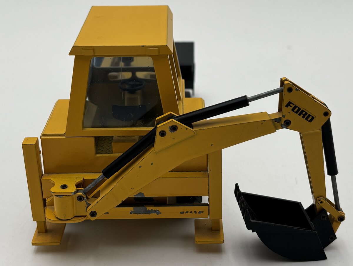 NZG 130 1:32 Scale Diecast Ford Backhoe Loader Excavator EX/Box