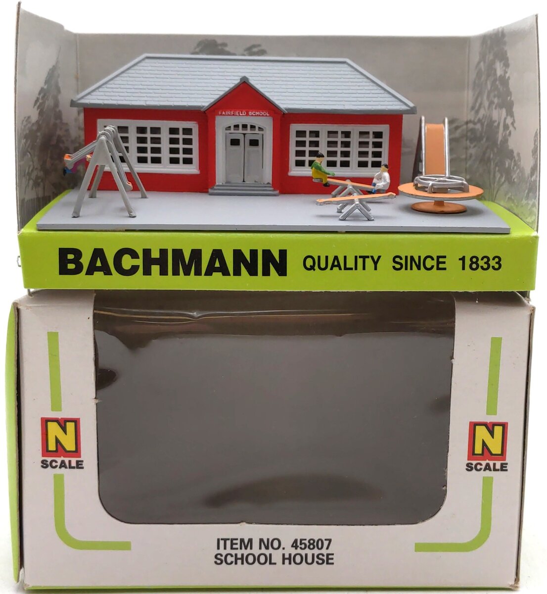 Bachmann 45807 N Pre-Assembled Schoolhouse with Playground Equipment LN/Box