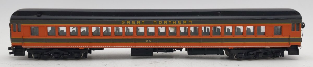 Bachmann 89032 HO Scale Great Northern Coach Passenger Car #961 EX/Box