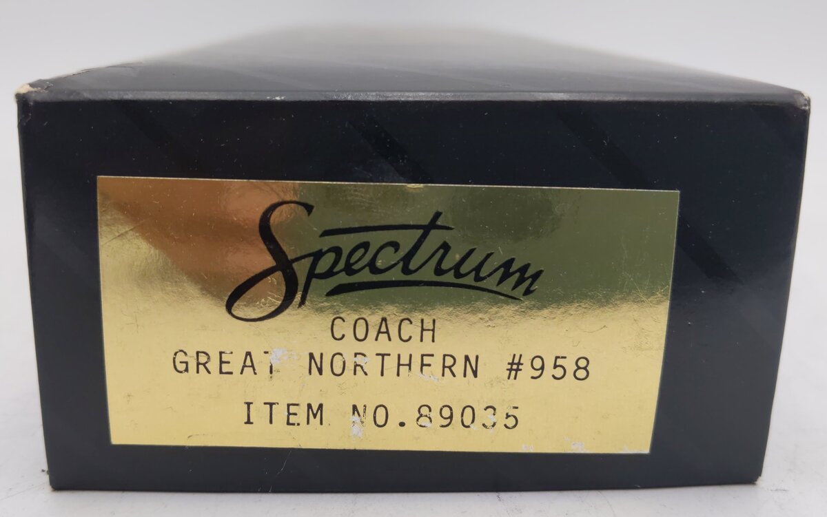 Spectrum 89035 HO Scale Great Northern Coach Passenger Car #958 EX/Box