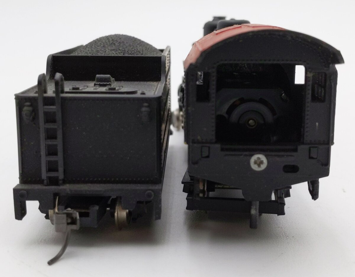 IHC M9717 HO Scale NPR 4-6-2 Pacific Steam Locomotive & Tender #721 EX/Box