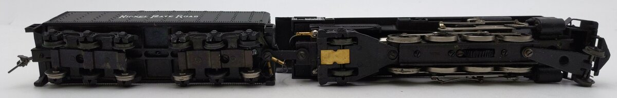 Mantua 383-070 HO Scale Nickel Plate Road 2-8-2 Steam Locomotive & Tender #590 EX