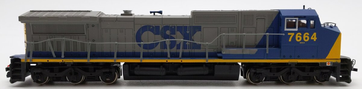Bachmann 86012 HO Scale CSX GE Dash 8-40CW Diesel Locomotive #7664 EX/Box