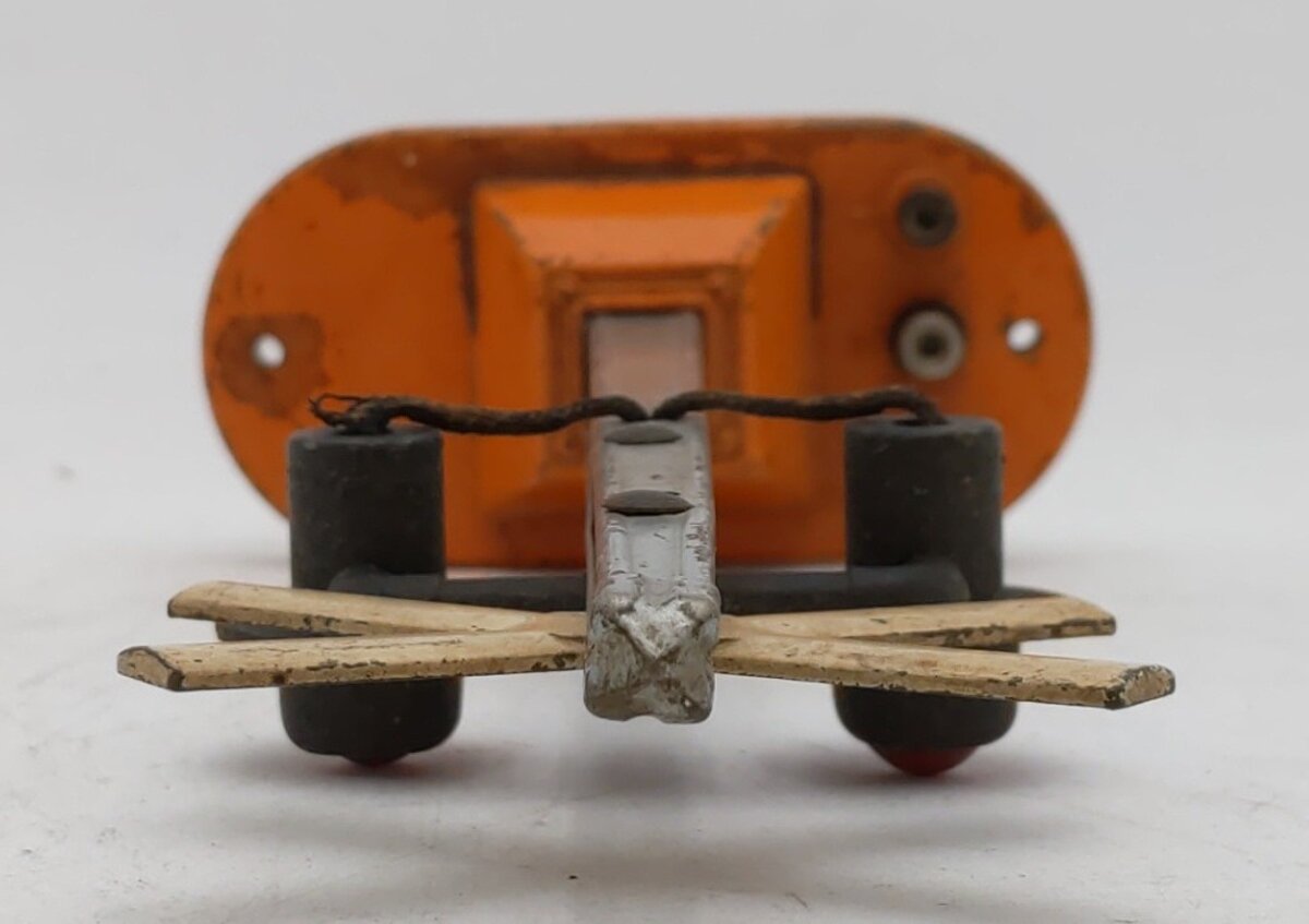 Lionel 154 O Prewar Hiawatha Orange Base Automatic Road Crossing Signal -Rare VG