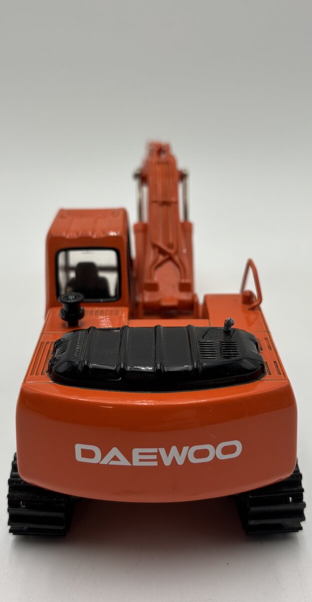 Daewoo 1:40 Solar 220LC-V Crawler Excavator LN/Box