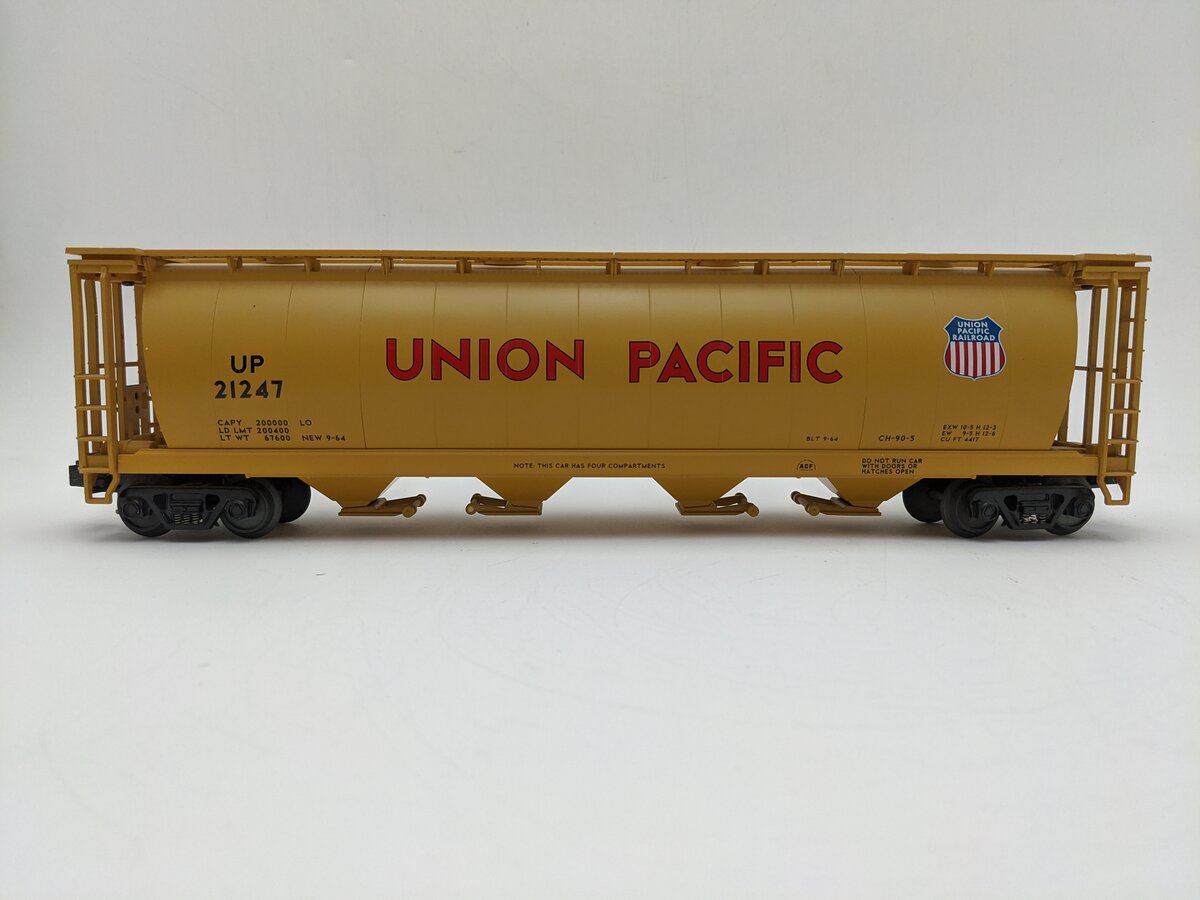 MTH 20-90023D O Gauge Union Pacific 4-Bay Cylindrical Hopper #21247 EX/Box