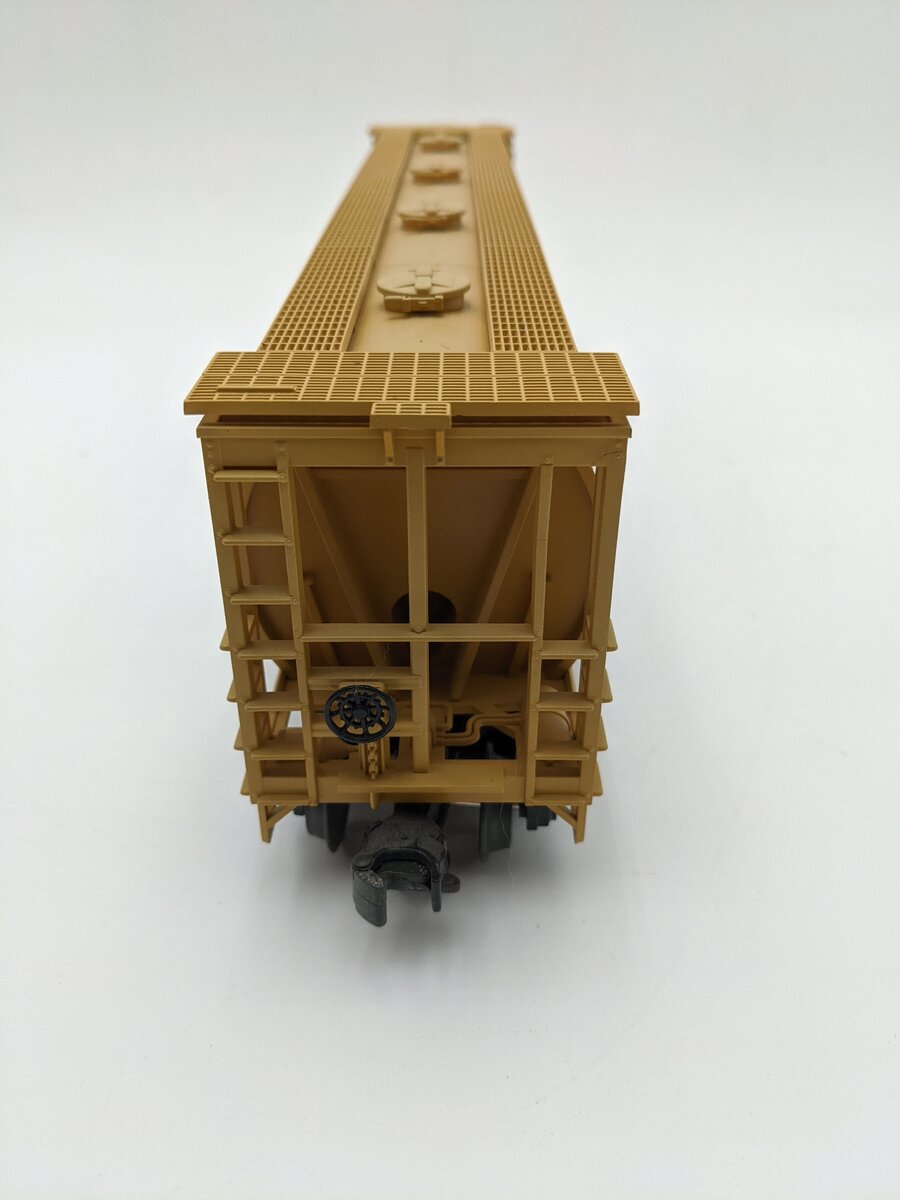 MTH 20-90023D O Gauge Union Pacific 4-Bay Cylindrical Hopper #21247 EX/Box