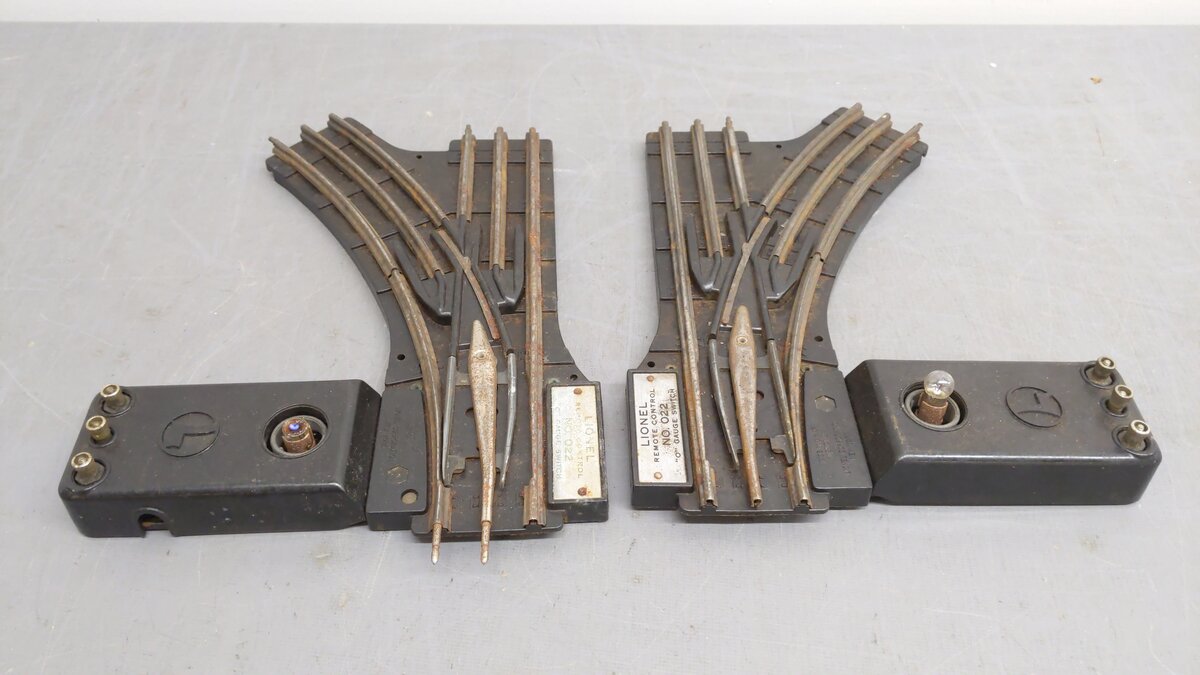 Lionel O22 Vintage O Left-Hand & Right-Hand Electric Remote Switches [4]