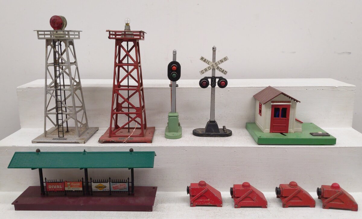 Lionel Vintage O Signals, Platforms, & Beacons: 260, 394, 154, 494, 157 [10]
