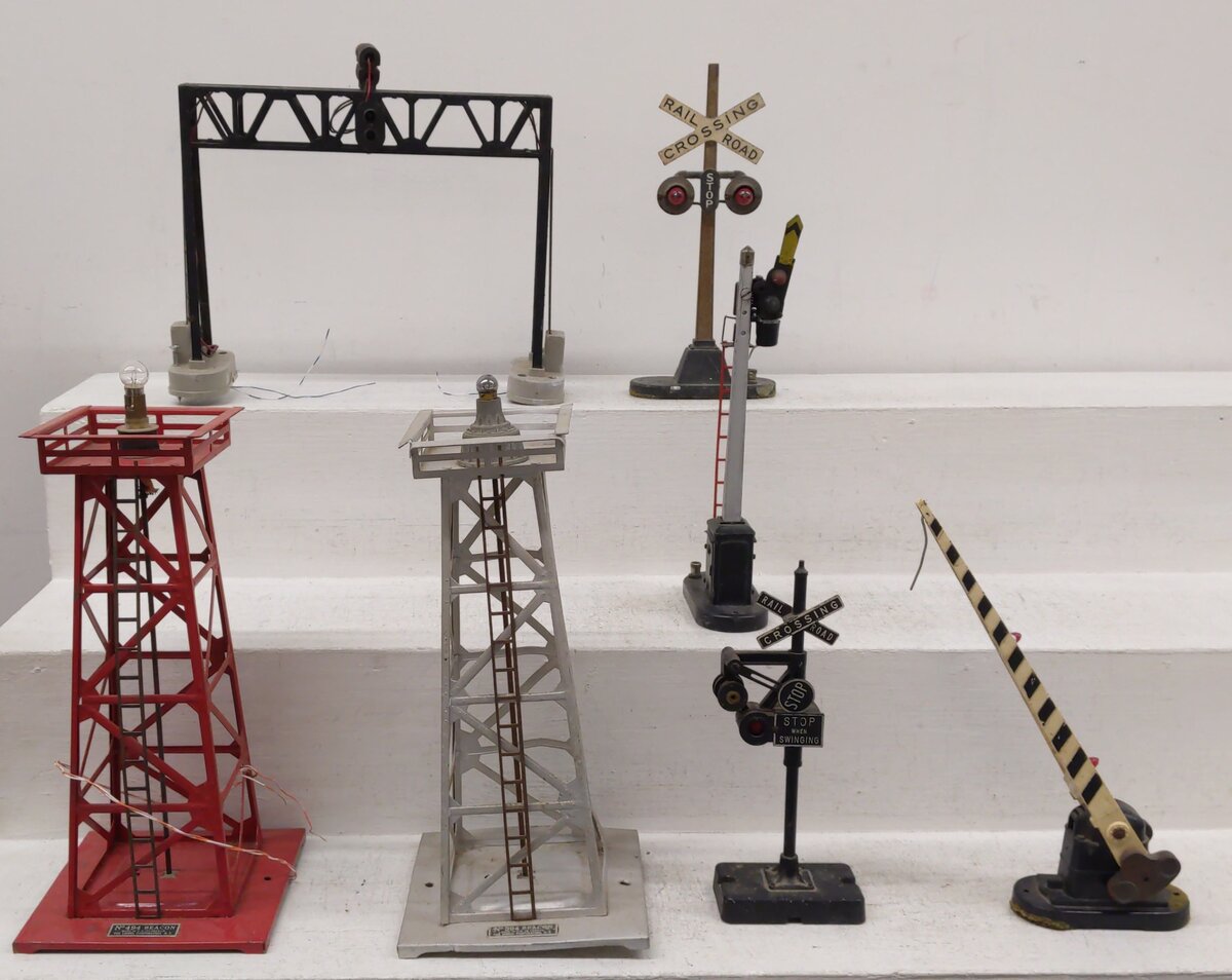 Lionel Vintage O Signals & Beacons: 494, 394, 252, 154, 140 [7]