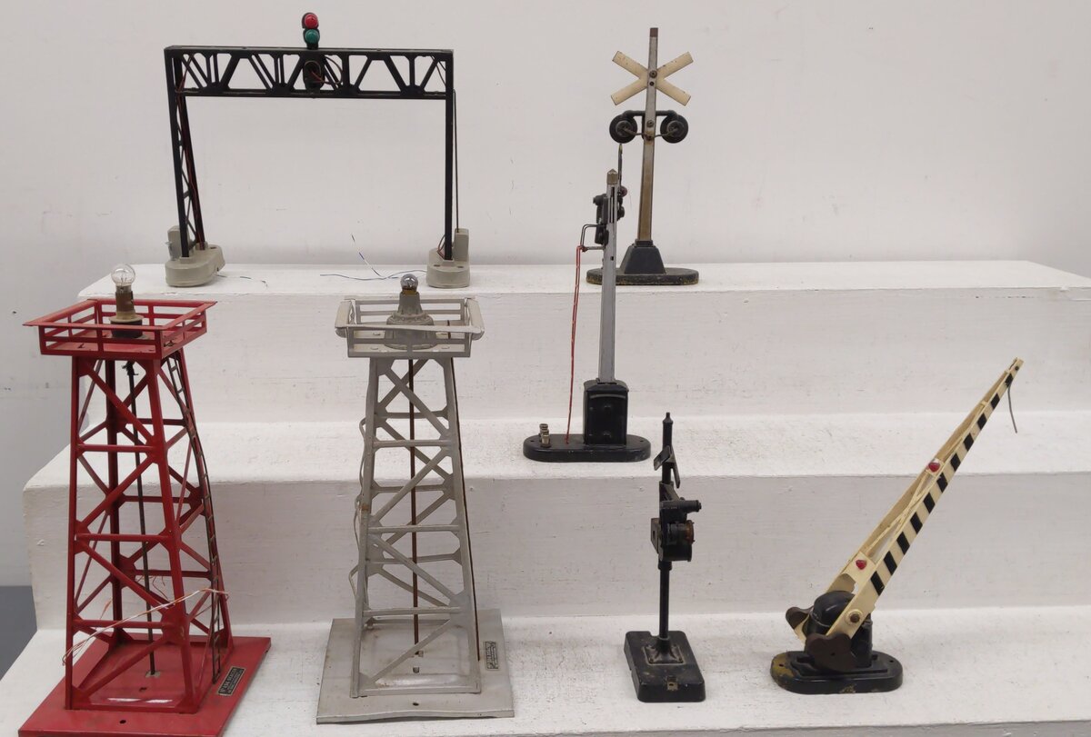 Lionel Vintage O Signals & Beacons: 494, 394, 252, 154, 140 [7]