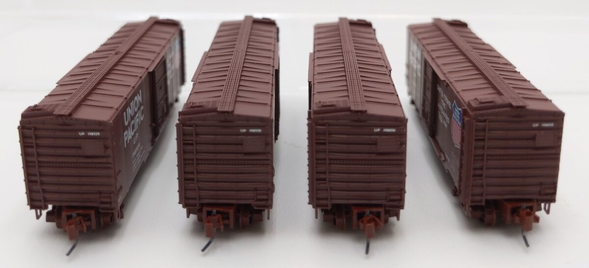 Micro-Trains 99400012 Z Scale Union Pacific Four Car Runner Pack LN/Box