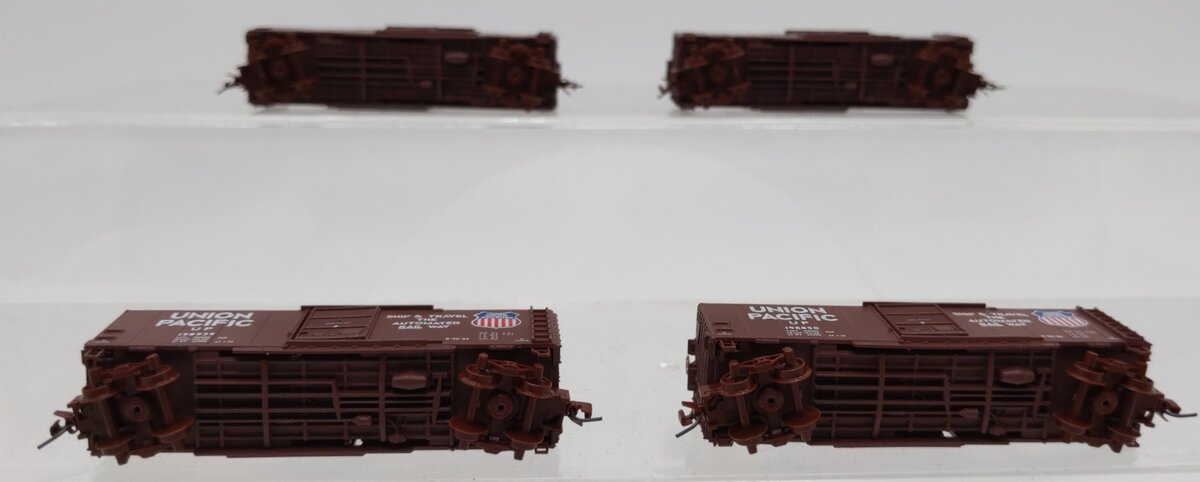Micro-Trains 99400012 Z Scale Union Pacific Four Car Runner Pack LN/Box