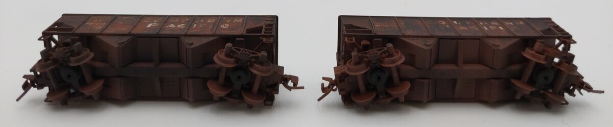 Micro-Trains 53444021 Z Scale Southern Pacific Weathered Hopper #460698/460701 LN/Box