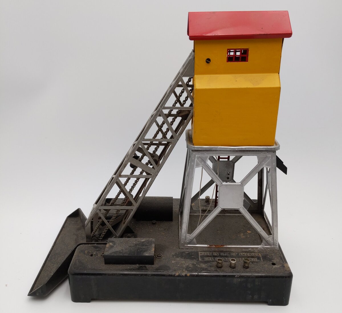 Lionel 97 Vintage O Operating Coal Elevator Loader -Repainted