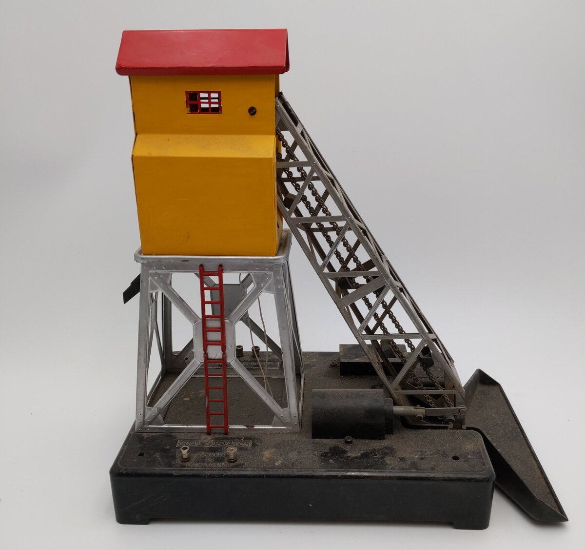 Lionel 97 Vintage O Operating Coal Elevator Loader -Repainted