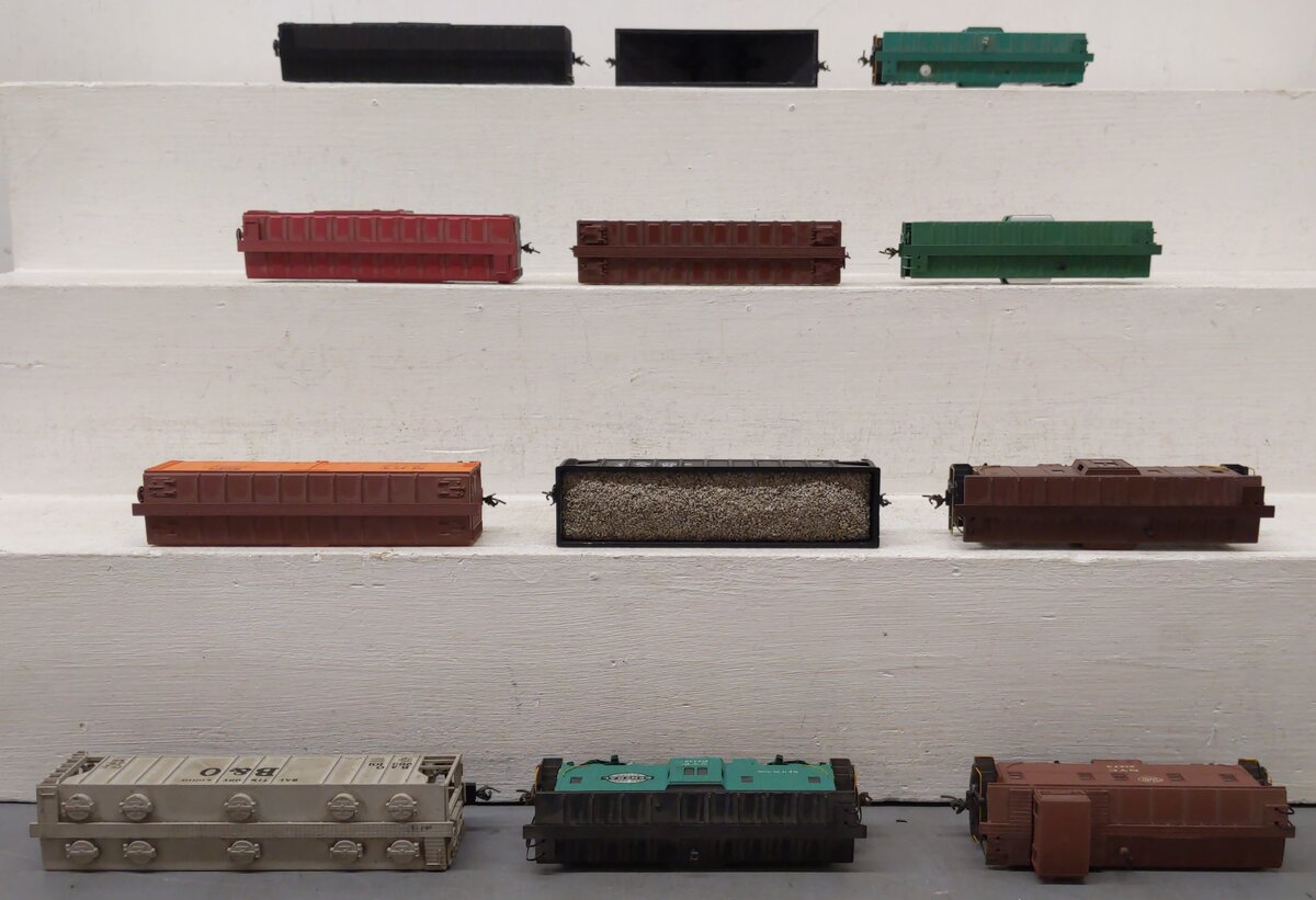 AHM & Other HO Scale Freight Cars [12] EX