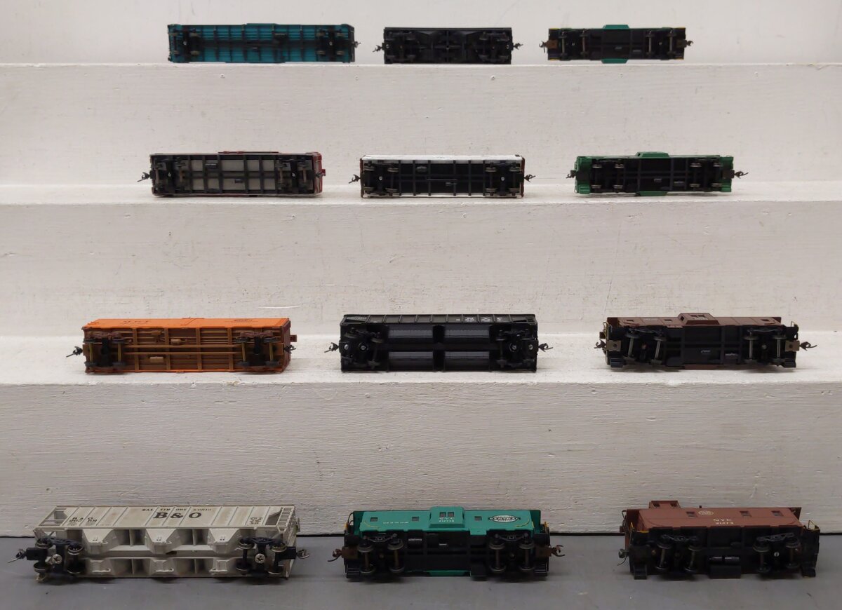 AHM & Other HO Scale Freight Cars [12] EX