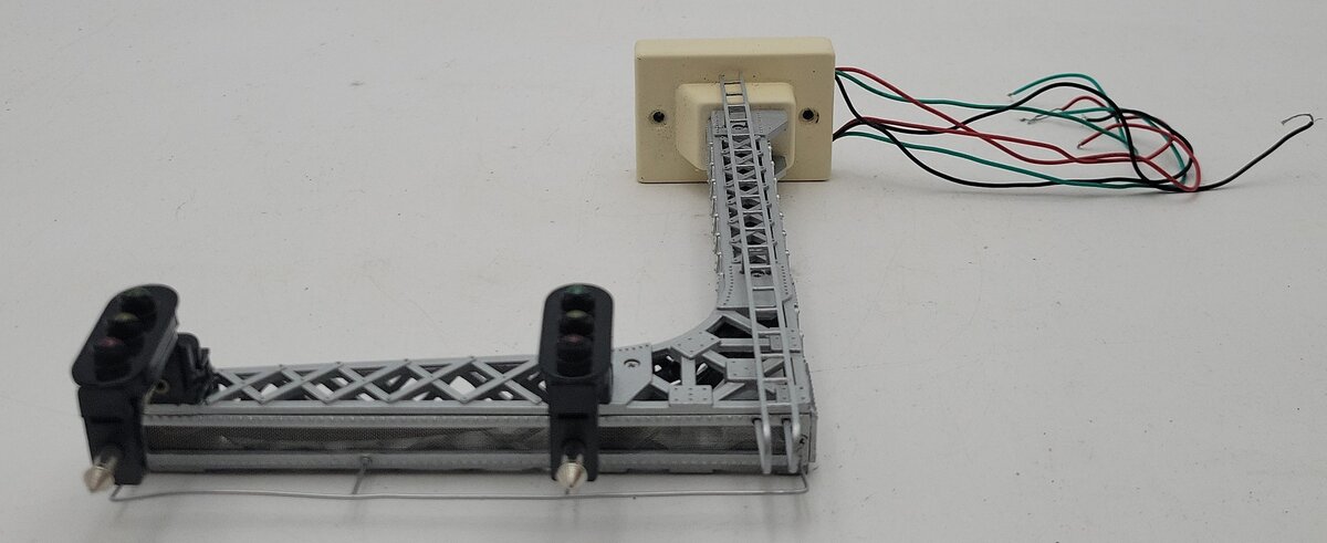 MTH 30-11009 O Scale RailKing Cantilevered Signal Bridge EX/Box