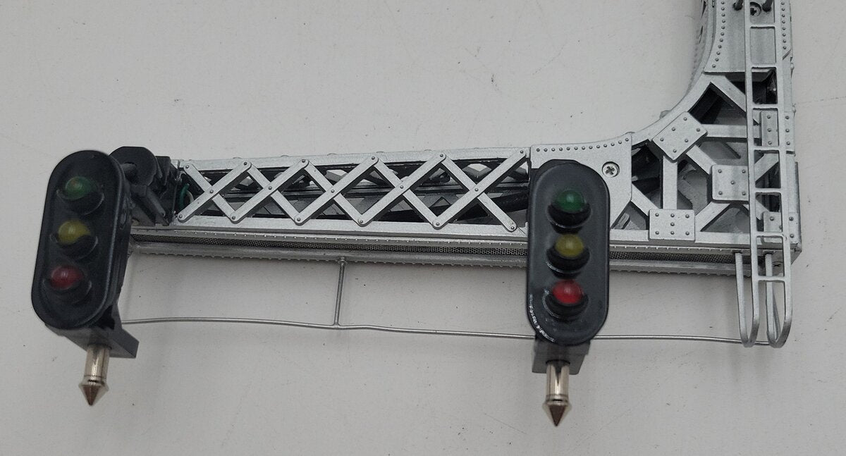 MTH 30-11009 O Scale RailKing Cantilevered Signal Bridge EX/Box
