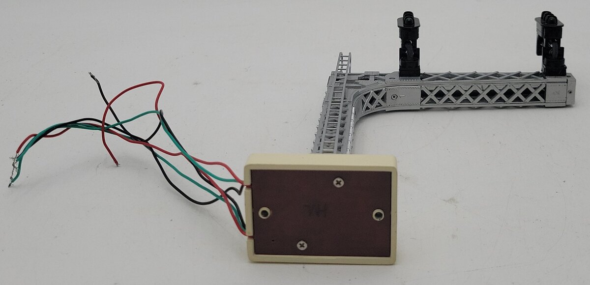 MTH 30-11009 O Scale RailKing Cantilevered Signal Bridge EX/Box