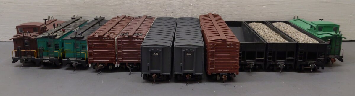 Assorted HO Scale Freight Cars [12] EX