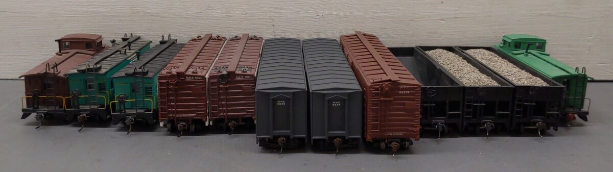 Assorted HO Scale Freight Cars [12] EX
