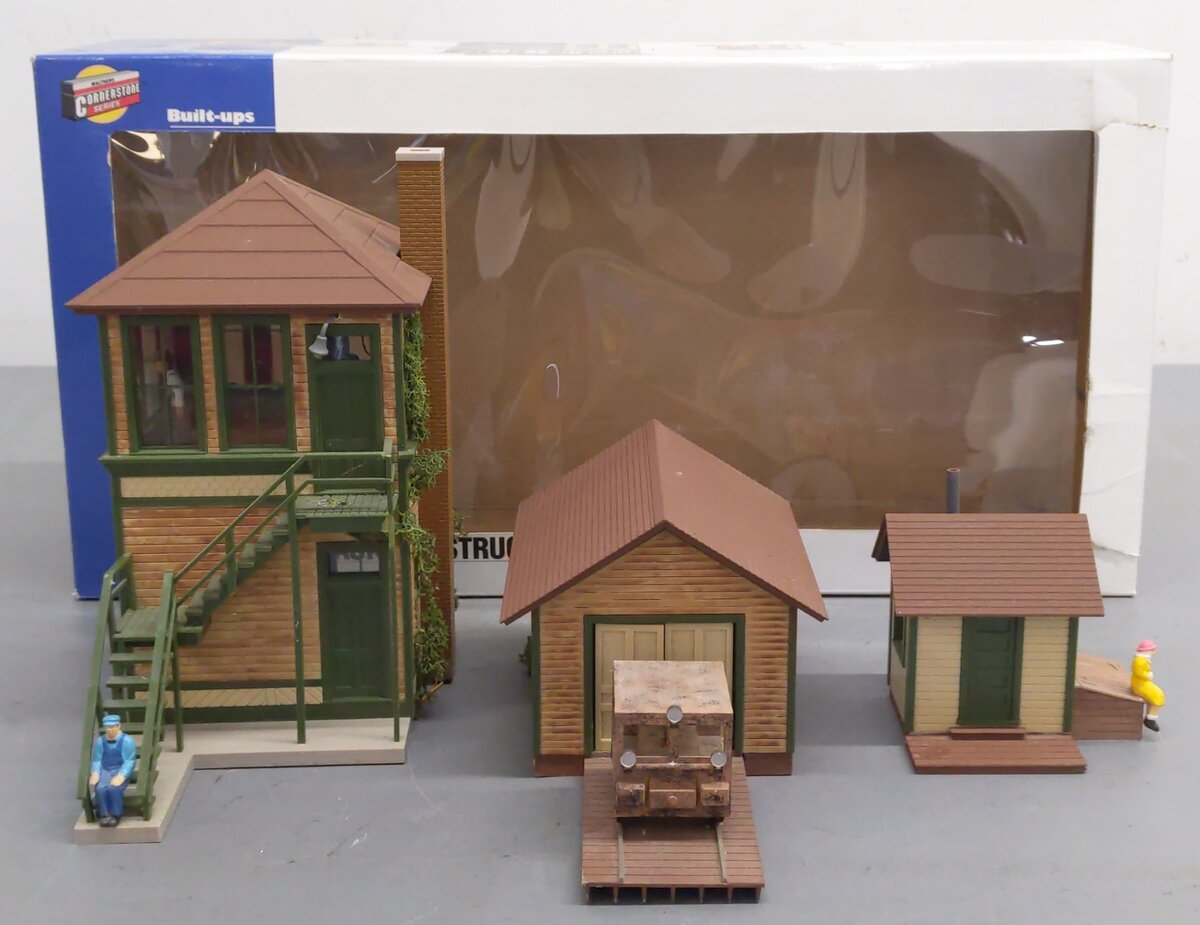 Walthers 933-2703 O Gauge Custom Trackside Structures Set - Buildings Only/Box