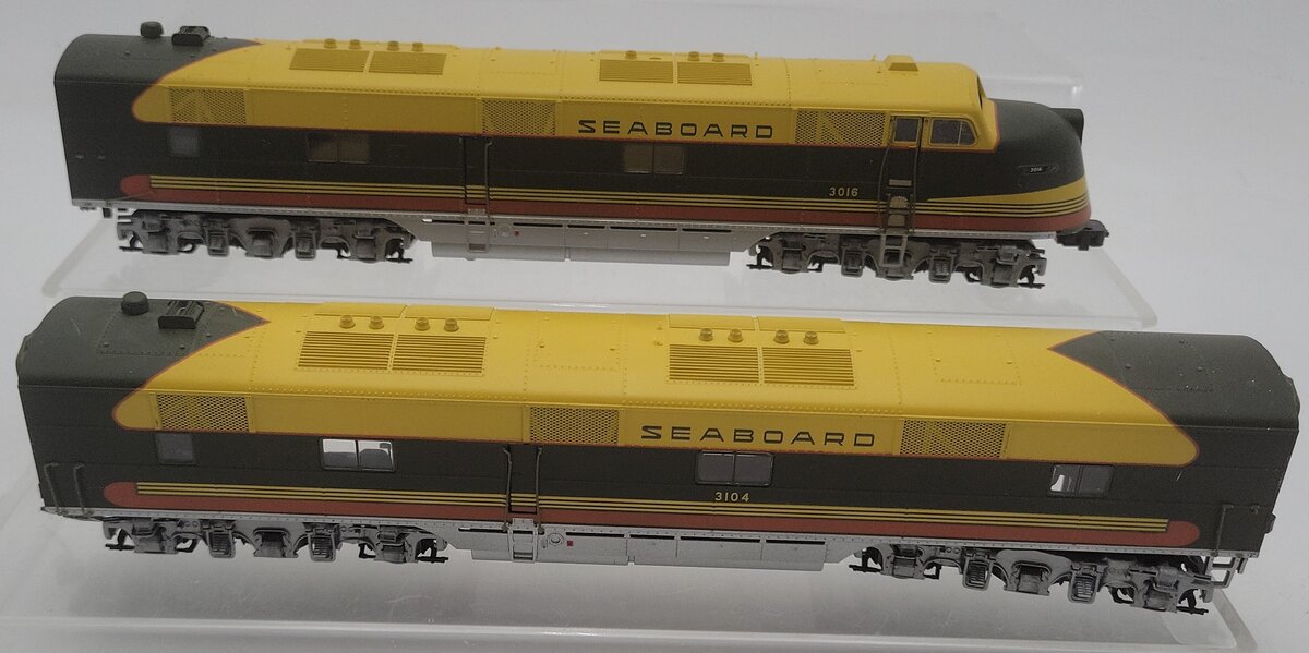 Life Like 7359 N Seaboard E6A/B Diesel Locomotive #3016 & #3104 EX