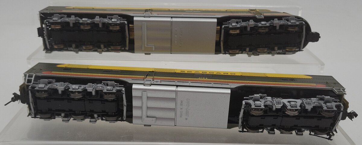 Life Like 7359 N Seaboard E6A/B Diesel Locomotive #3016 & #3104 EX
