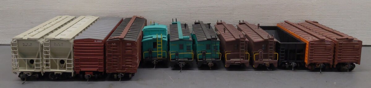 Assorted HO Scale Freight Cars [12] VG