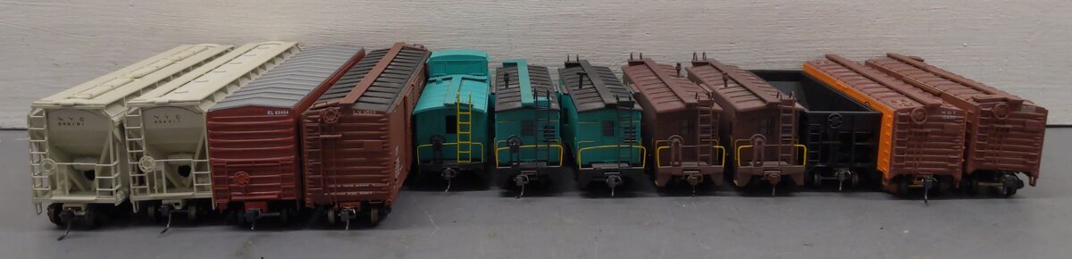 Assorted HO Scale Freight Cars [12] VG