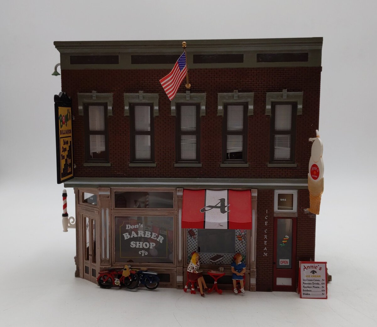 Woodland Scenics BR5844 O Built-&-Ready Corner Emporium Building VG/Box