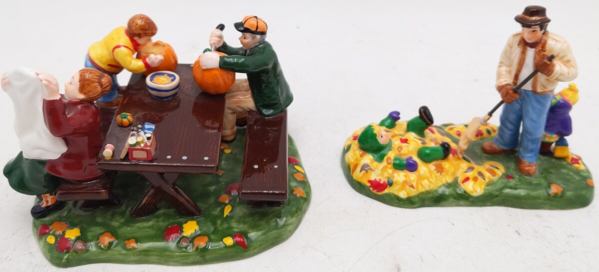 Department 56 56.54982 Preparing For Halloween (Set of 2) EX/Box