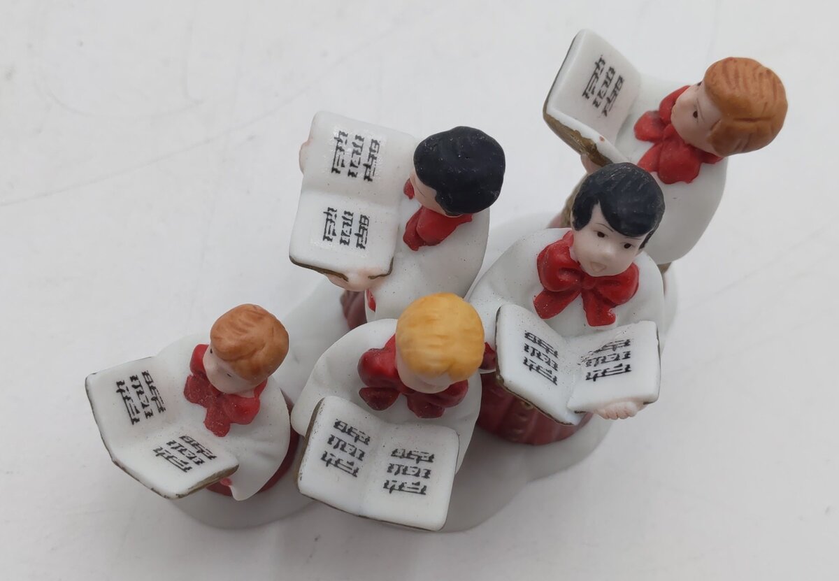 Department 56 58892 "Choir Boys All In A Row" Ceramic Figurine EX