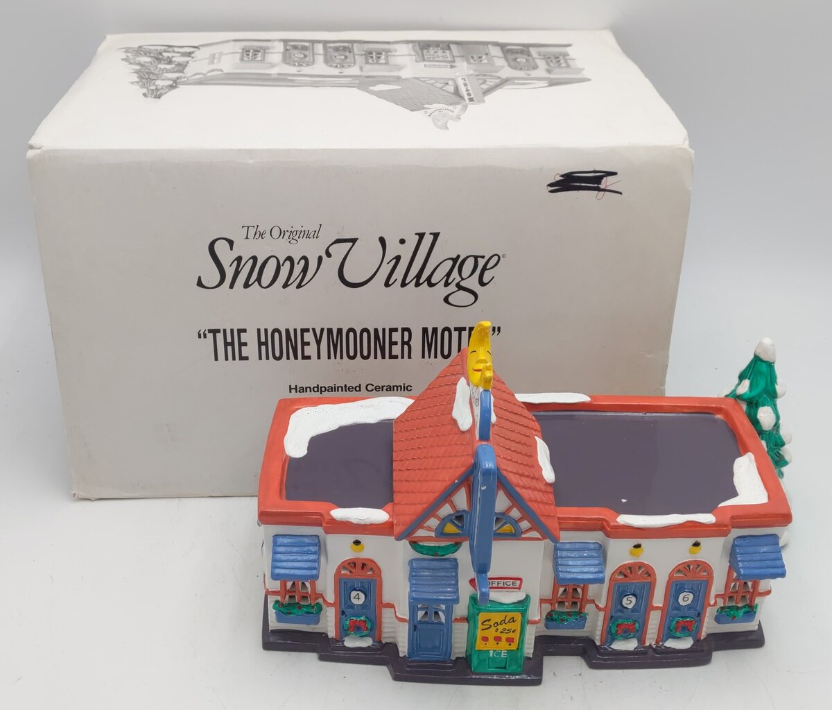 Dept 56 5401-1 Snow Village "The Honeymooner Motel" Handpainted Ceramic Building EX/Box