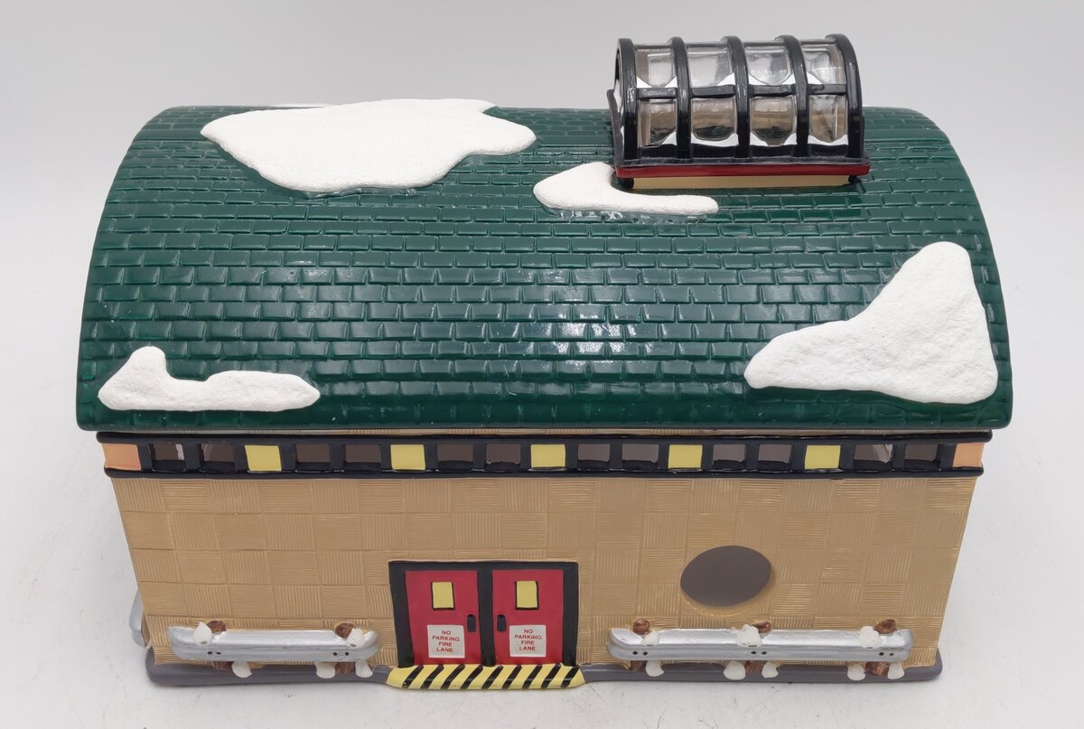 Dept 56 54916 Snow Village "Rollerama Roller Rink" Hand Painted Ceramic Building EX/Box