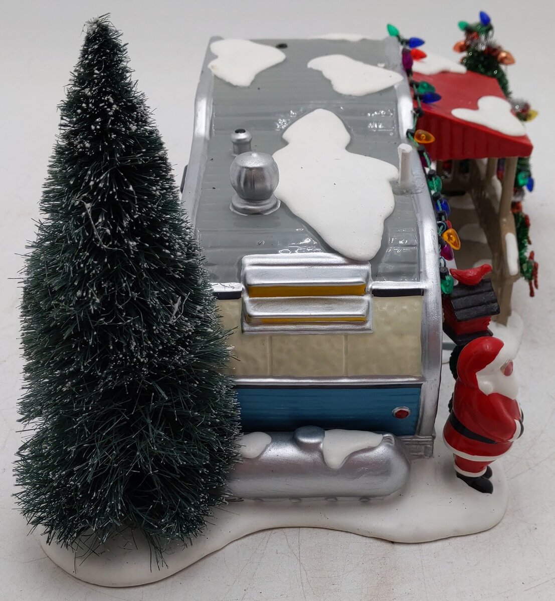 Dept 56 55335 Ceramic "Original Snow Village Collection" Lot 56, Chistmas Court VG